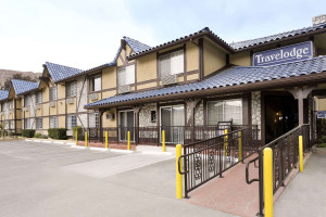 Six Flags Magic Mountain Los Angeles Hotels Hotels In Six Flags